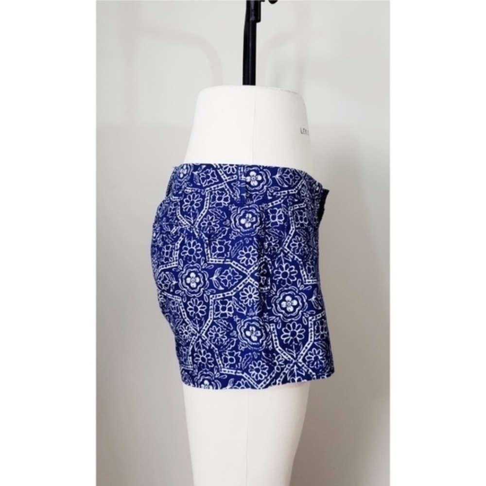 Old Navy Everyday Pixie Shorts Blue White Floral Medallion Size 6 - Picture 4 of 5